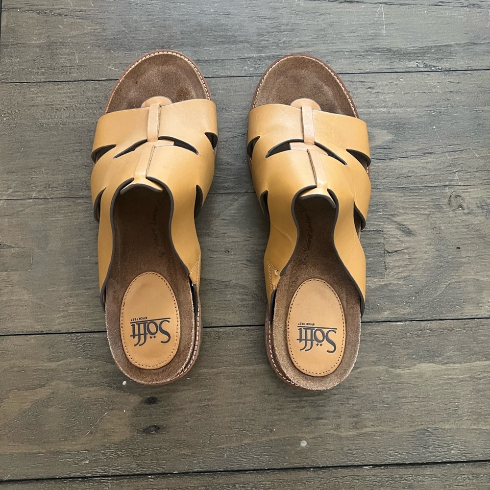 ✨EUC✨ Soffit Tan Leather Sandals